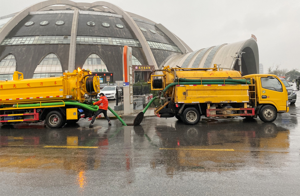 271栖霞村商场管道清淤