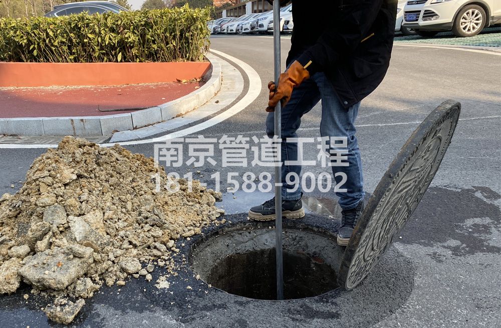 306栖霞村管道油块清理