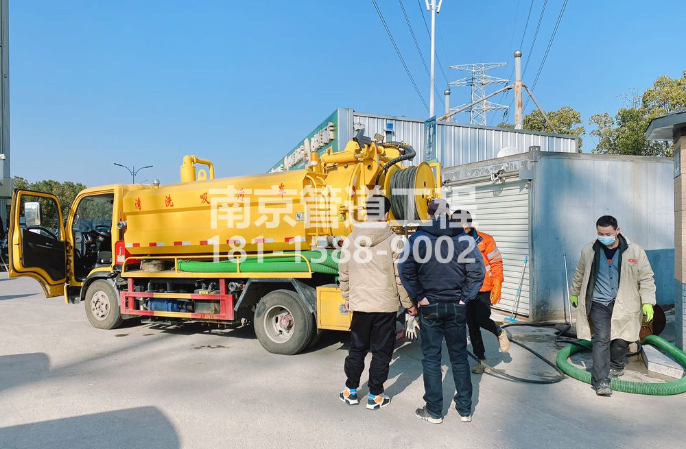 311栖霞村粮油市场化粪池清理